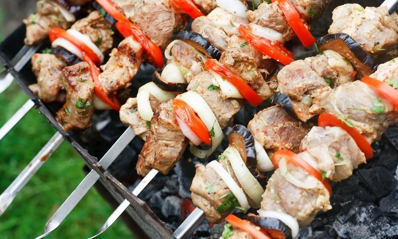Обои овощи, мясо, шашлык, шампура, мангал, vegetables, meat, kebab, skewers, grill разрешение 1920x1200 Загрузить