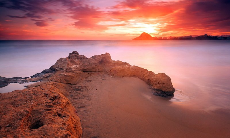 Обои небо, облака, скалы, берег, закат, пейзаж, море, the sky, clouds, rocks, shore, sunset, landscape, sea разрешение 1920x1200 Загрузить