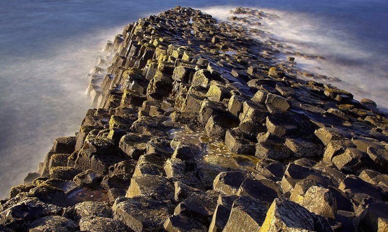 Обои море, скала, побережье, северная ирландия, базальт, мостовая гигантов, sea, rock, coast, northern ireland, basalt, bridge of the giants разрешение 2048x1364 Загрузить