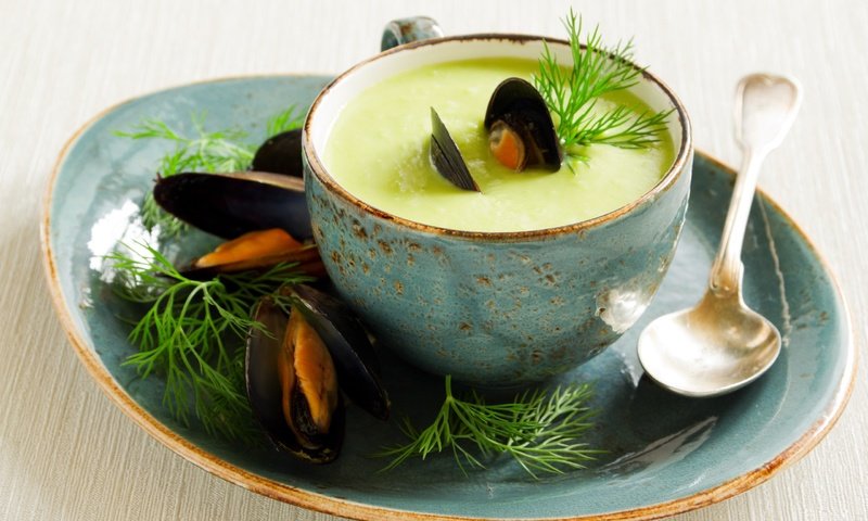 Обои укроп, ложка, морепродукты, мидии, суп, dill, spoon, seafood, mussels, soup разрешение 2560x1707 Загрузить