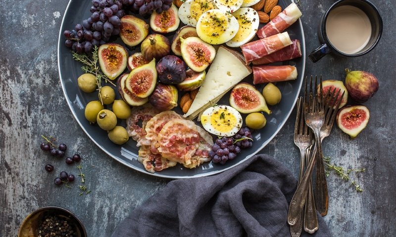 Обои виноград, фрукты, сыр, яйца, инжир, бекон, grapes, fruit, cheese, eggs, figs, bacon разрешение 3840x5760 Загрузить