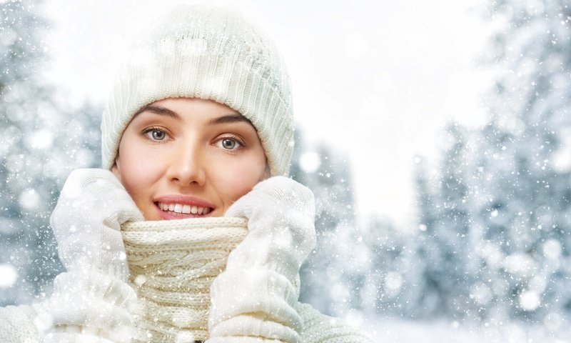 Обои рукавички, деревья, в белом, снег, свитер, зима, девушка, воротник, снежинки, боке, блики, снегопад, красавица, шапка, gloves, trees, in white, snow, sweater, winter, girl, collar, snowflakes, bokeh, glare, snowfall, beauty, hat разрешение 6500x4335 Загрузить
