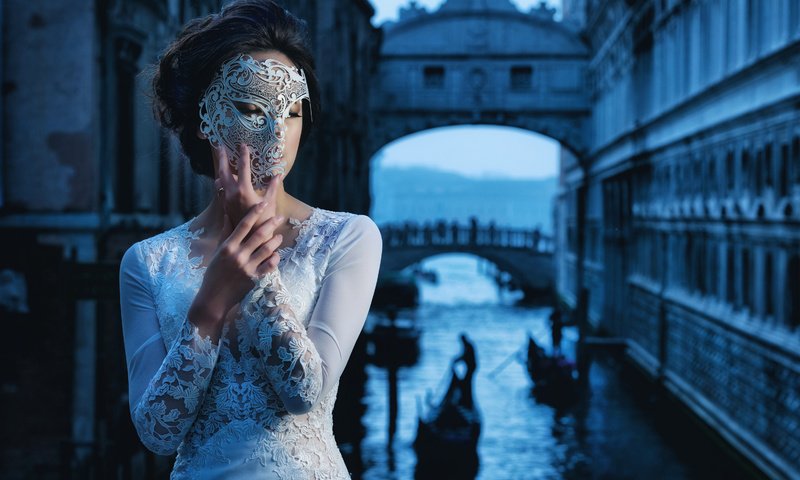 Обои девушка, маска, венеция, волосы, лицо, белое платье, карнавал, girl, mask, venice, hair, face, white dress, carnival разрешение 4928x3280 Загрузить