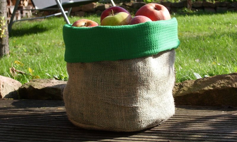 Обои трава, фрукты, яблоки, осень, мешок, витамины, урожай, плоды, grass, fruit, apples, autumn, bag, vitamins, harvest разрешение 3072x1728 Загрузить