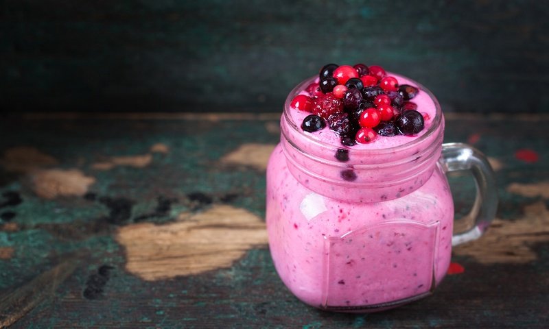 Обои малина, ягоды, завтрак, красная смородина, смузи, чёрная смородина, raspberry, berries, breakfast, red currant, smoothies, black currant разрешение 4752x3168 Загрузить