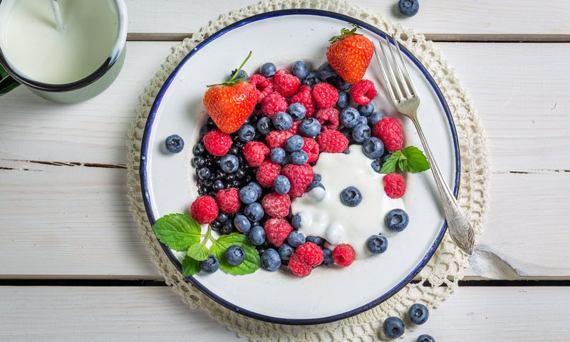 Обои малина, клубника, ягоды, черника, завтрак, йогурт, крем, raspberry, strawberry, berries, blueberries, breakfast, yogurt, cream разрешение 5760x3840 Загрузить