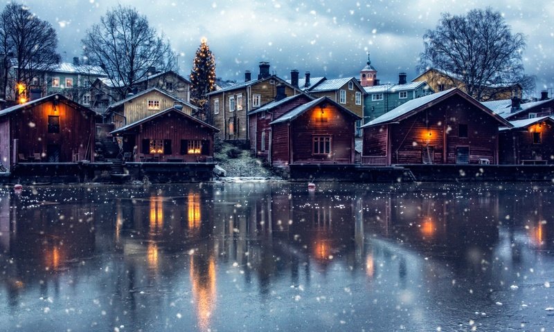 Обои porvoo, озеро, снег, новый год, елка, зима, город, дома, финляндия, lake, snow, new year, tree, winter, the city, home, finland разрешение 1920x1200 Загрузить