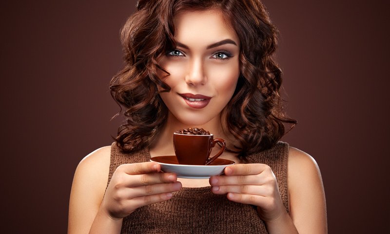 Обои девушка, улыбка, взгляд, кофе, чашка, макияж, прическа, mike orlov, girl, smile, look, coffee, cup, makeup, hairstyle разрешение 5545x3696 Загрузить