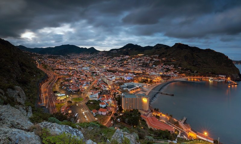 Обои горы, atlantic ocean, machico bay, панорама, машику, побережье, залив, ночной город, португалия, мадейра, атлантический океан, mountains, panorama, machico, coast, bay, night city, portugal, madeira, the atlantic ocean разрешение 2500x1417 Загрузить