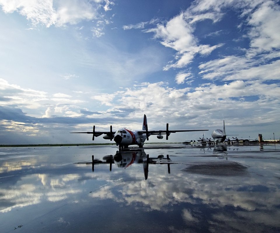 Обои небо, вода, полоса, самолеты, the sky, water, strip, aircraft разрешение 1920x1251 Загрузить