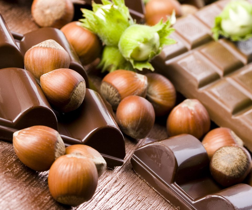 Обои орехи, шоколад, фундук, лесной орех, скорлупа, плитки, nuts, chocolate, hazelnuts, hazelnut, shell, tiles разрешение 1920x1200 Загрузить