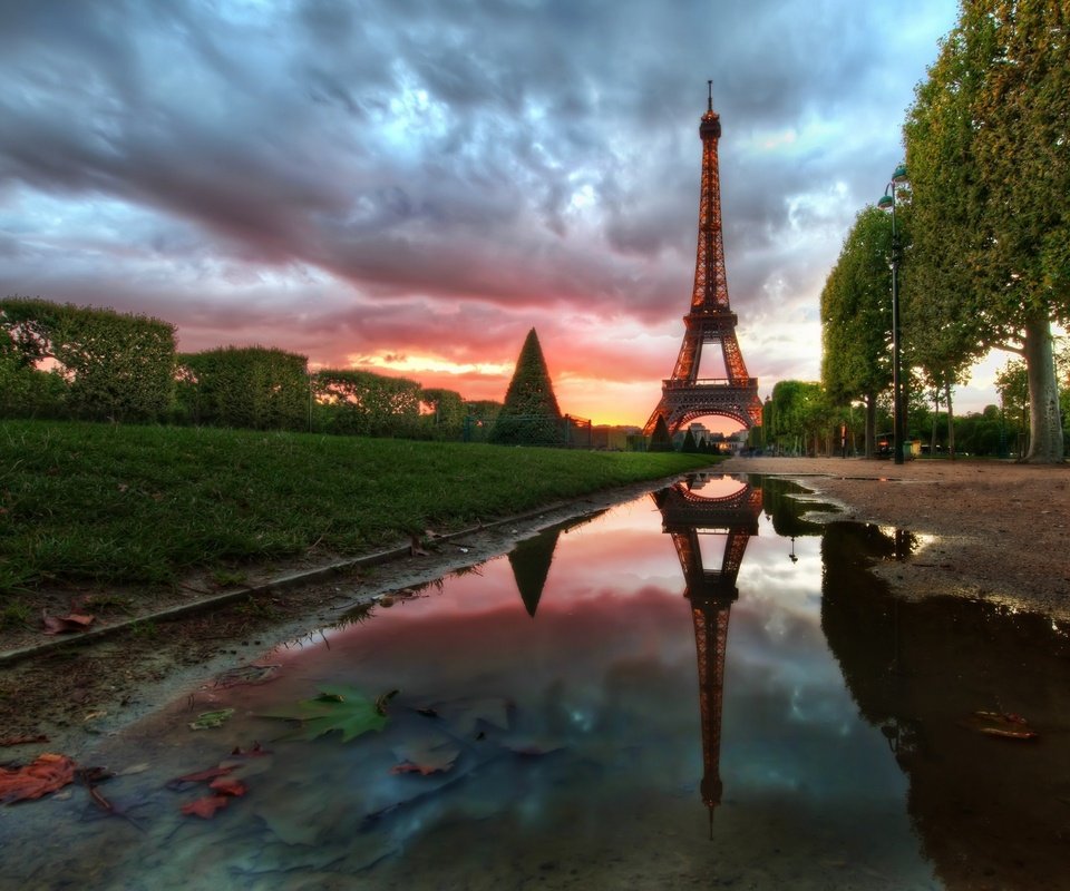 Обои отражение, париж, франция, эйфелева башня, reflection, paris, france, eiffel tower разрешение 2560x1600 Загрузить