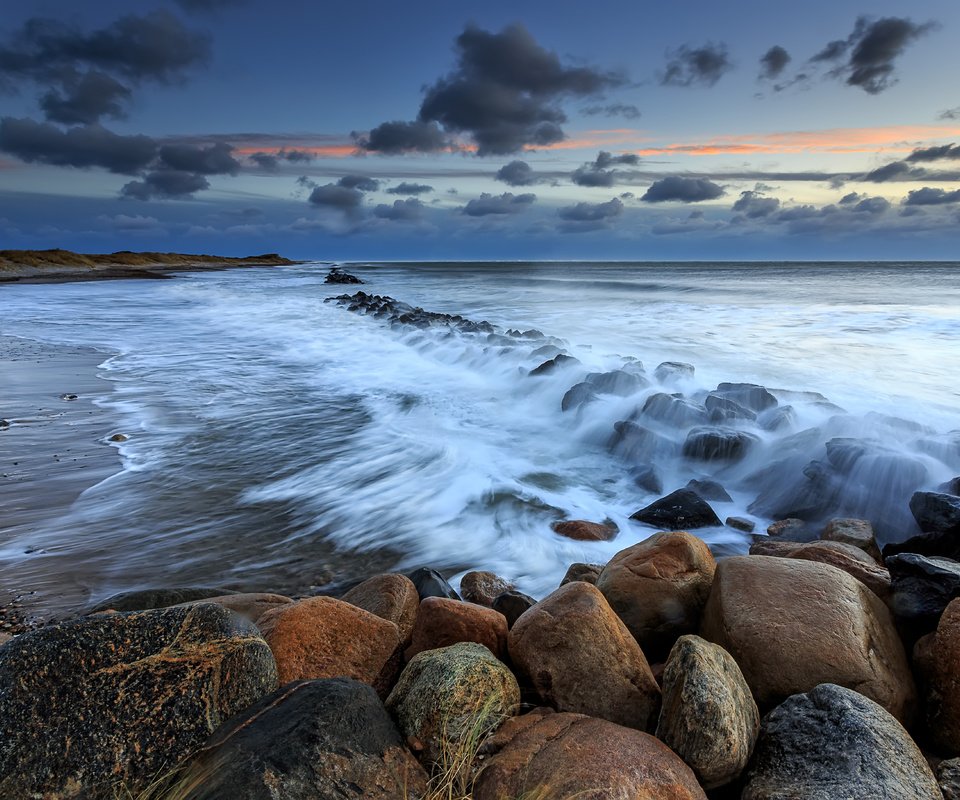 Обои камни, берег, волны, закат, пейзаж, море, дания, stones, shore, wave, sunset, landscape, sea, denmark разрешение 5472x3648 Загрузить