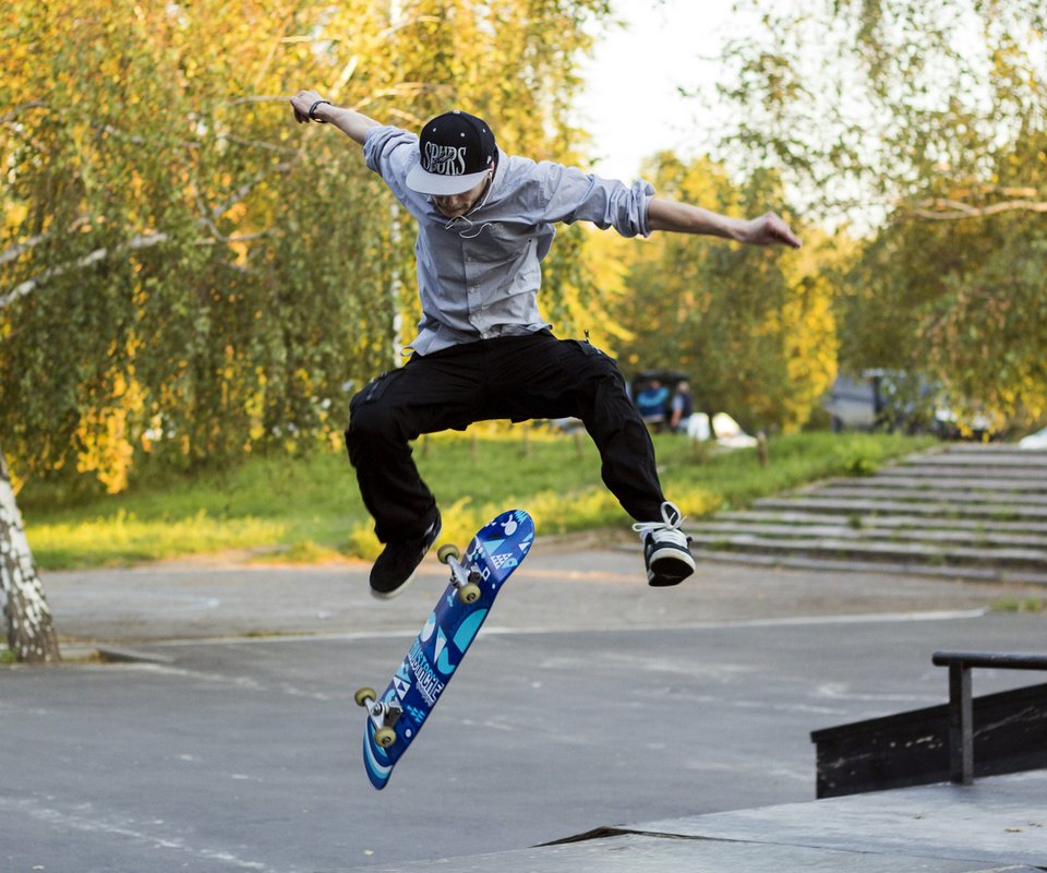 Обои прыжок, скейтбординг, трюки, на скейтборде, скейтбордист, на асфальте, jump, skateboarding, tricks, on a skateboard, skateboarder, on the pavement разрешение 1920x1080 Загрузить