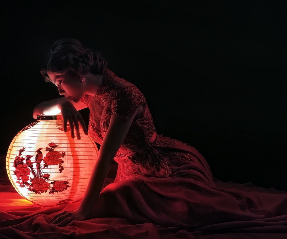 Обои девушка, азиатка, китайский фонарик, girl, asian, chinese lantern разрешение 1920x1200 Загрузить