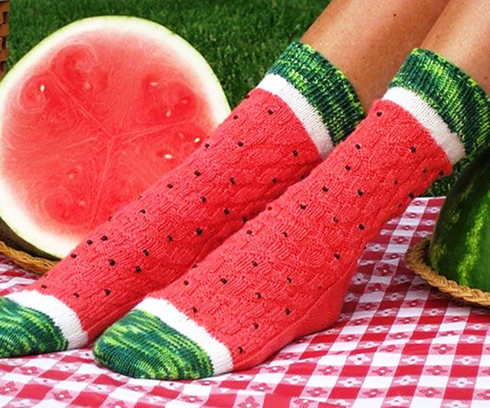Обои арбуз, арбузные носочки, забавная мимикрия, эффектно, watermelon, watermelon socks, funny mimicry, effectively разрешение 1931x1350 Загрузить