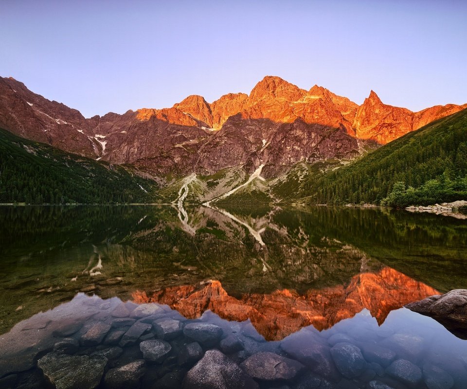 Обои озеро, tatra mountains, горы, отражение, утро, польша, карпаты, татры, морске око, lake, mountains, reflection, morning, poland, carpathians, tatras, morskie oko разрешение 2048x1365 Загрузить