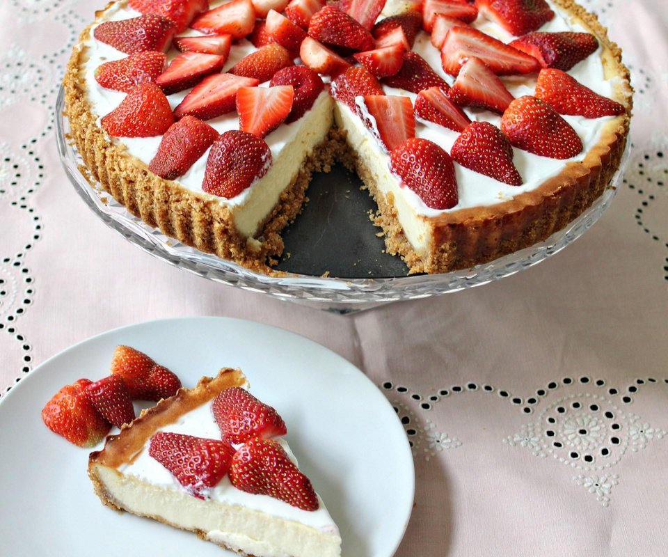 Обои клубника, сладкое, торт, десерт, пирог, чизкейк, творог, strawberry, sweet, cake, dessert, pie, cheesecake, cheese разрешение 2560x1600 Загрузить