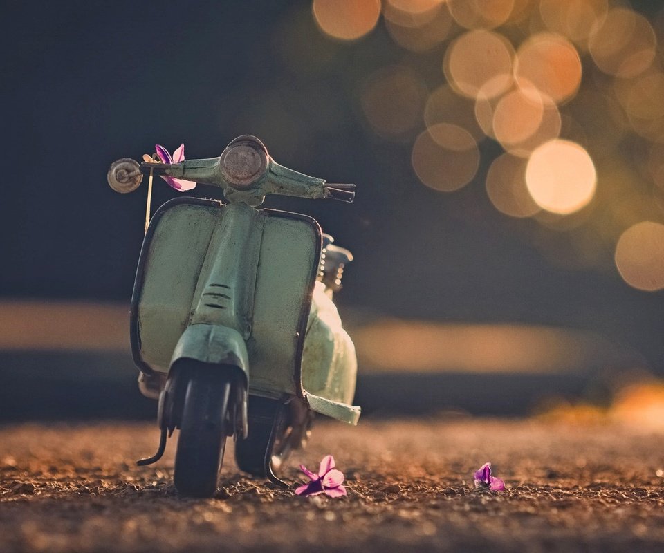 Обои игрушка, мотороллер, toy, scooter разрешение 1920x1200 Загрузить