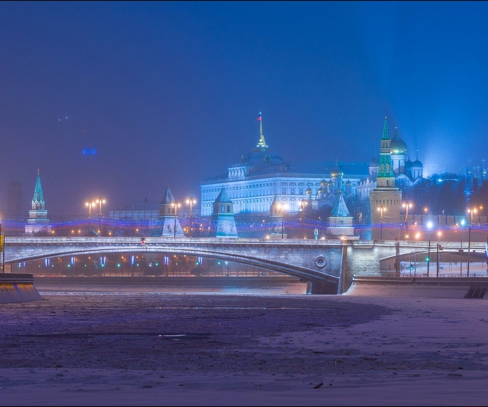 Обои москва, кремль, россия, юрий дегтярёв, большой москворецкий мост, moscow, the kremlin, russia, yuri degtyarev, bolshoy moskvoretsky bridge разрешение 2511x1080 Загрузить