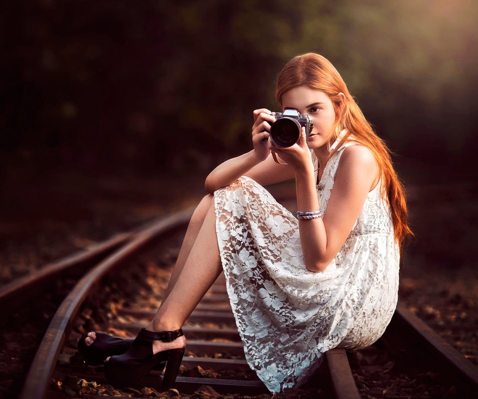 Обои девушка, камера, жд, канон, girl, camera, railway, canon разрешение 2048x1365 Загрузить