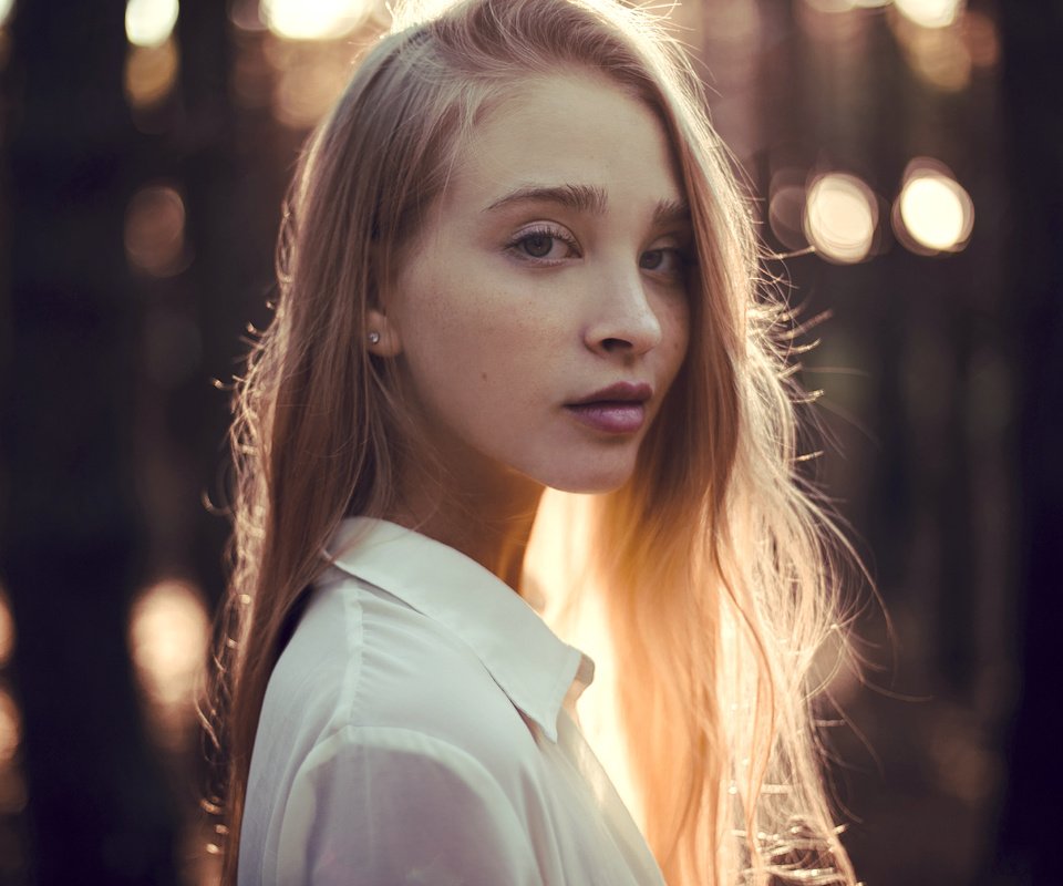 Обои девушка, блондинка, портрет, взгляд, модель, волосы, лицо, girl, blonde, portrait, look, model, hair, face разрешение 4104x2736 Загрузить