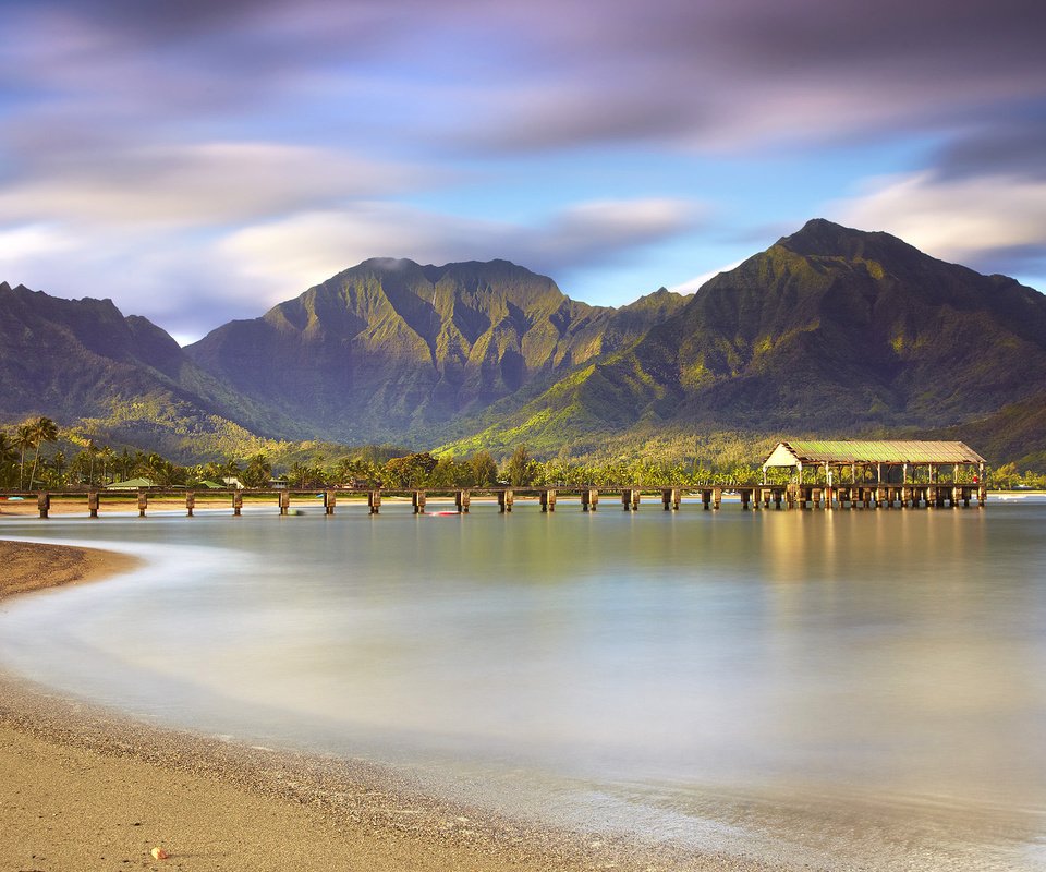 Обои небо, горы, море, пляж, пирс, пальмы, the sky, mountains, sea, beach, pierce, palm trees разрешение 1920x1200 Загрузить