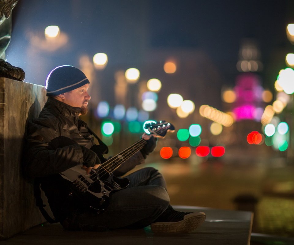 Обои гитара, человек, улица, guitar, people, street разрешение 2047x1317 Загрузить