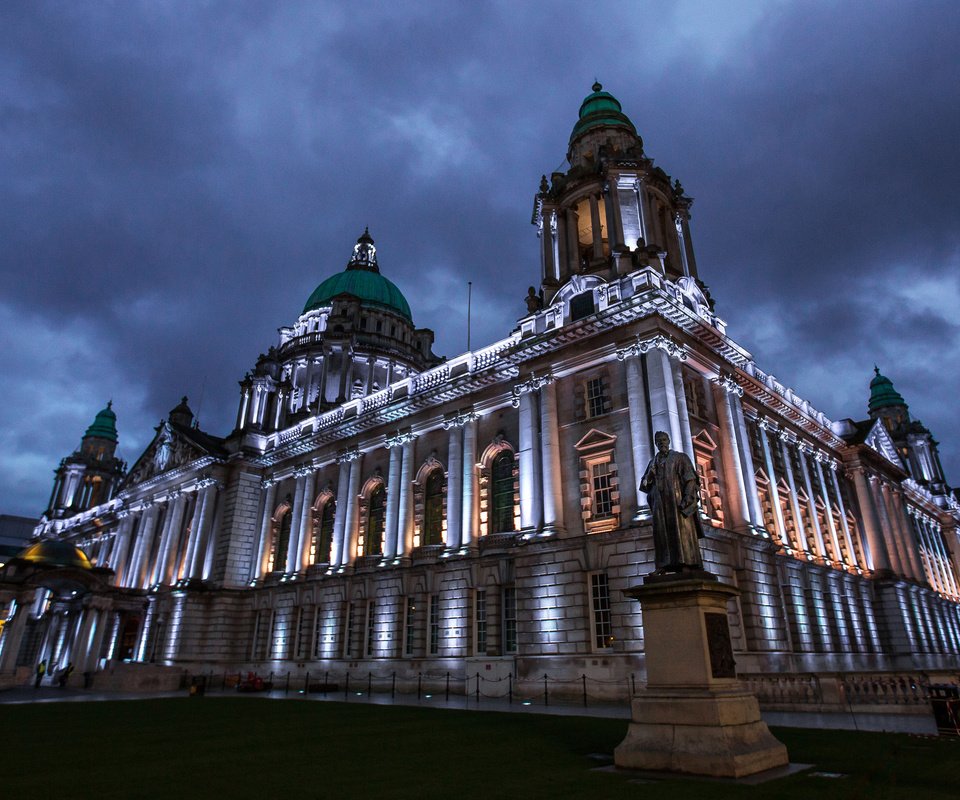 Обои ночь, огни, памятник, city hall, белфаст, северная ирландия, night, lights, monument, belfast, northern ireland разрешение 2048x1440 Загрузить