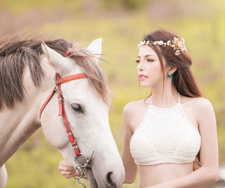 Обои морда, лошадь, девушка, настроение, конь, венок, face, horse, girl, mood, wreath разрешение 2048x1376 Загрузить