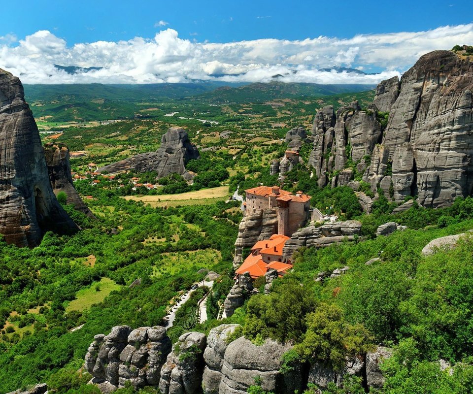 Обои небо, rousanou, monastery, облака, горы, скалы, зелень, кусты, греция, монастыри метеоры, the sky, clouds, mountains, rocks, greens, the bushes, greece, meteora разрешение 2000x1194 Загрузить