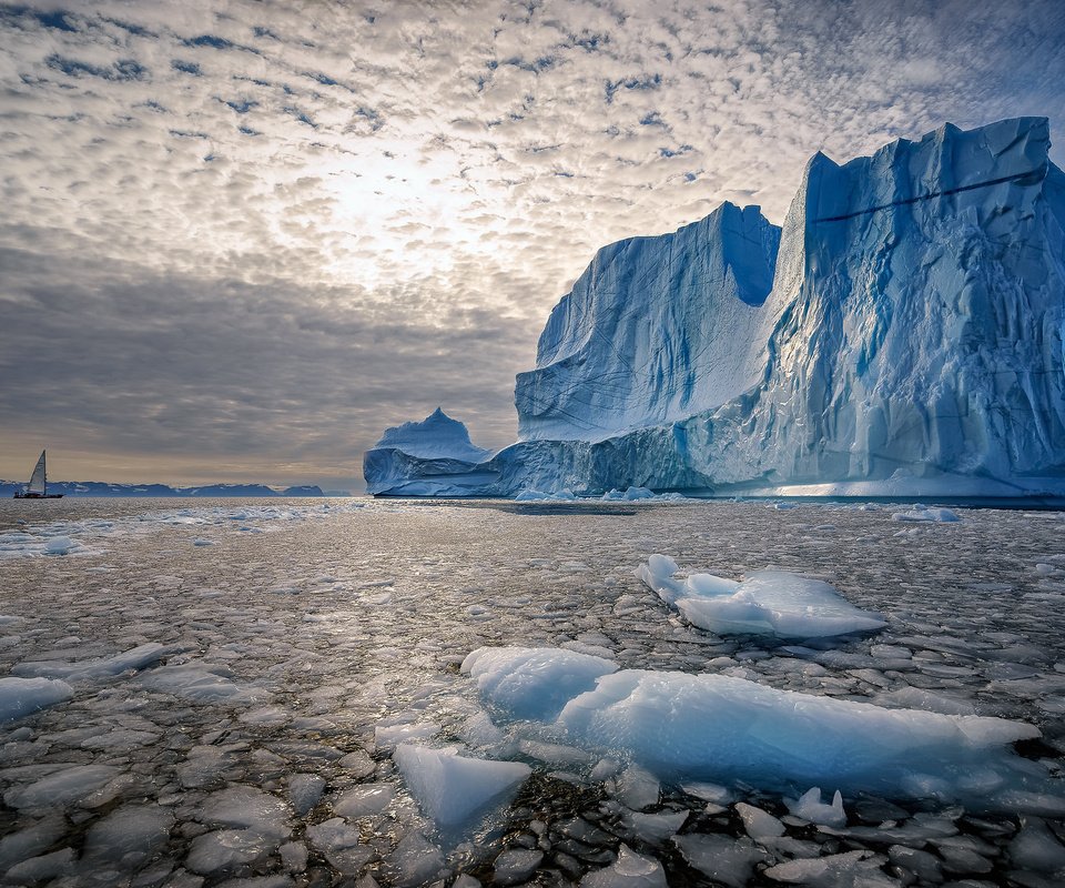 Обои облака, море, парусник, лёд, айсберг, льдина, clouds, sea, sailboat, ice, iceberg, floe разрешение 2048x1318 Загрузить