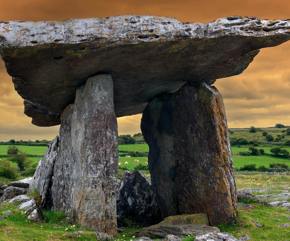 Обои небо, камни, ирландия, дольмен, пулнаброн, the sky, stones, ireland, dolmen, the poulnabrone dolmen разрешение 1920x1080 Загрузить