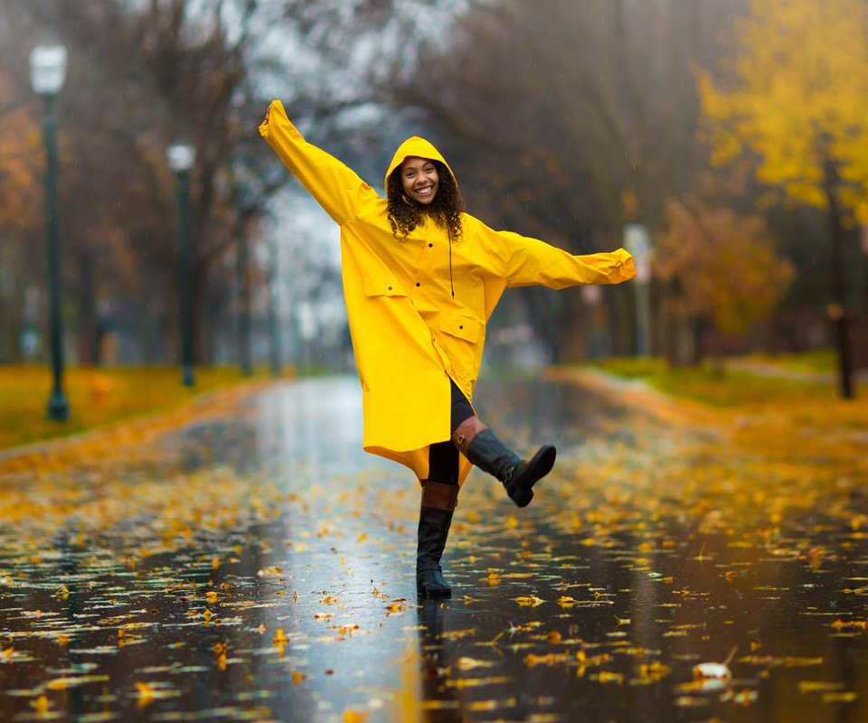 Обои девушка, настроение, парк, осень, радость, дождь, прогулка, girl, mood, park, autumn, joy, rain, walk разрешение 1920x1200 Загрузить