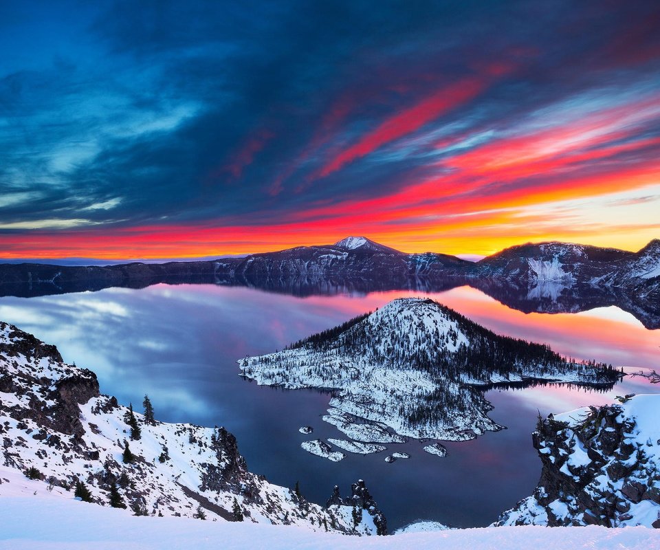 Обои облака, озеро, горы, восход, снег, зима, пейзаж, crater lake national park, кратерное озеро, crater lake, clouds, lake, mountains, sunrise, snow, winter, landscape разрешение 2048x1263 Загрузить