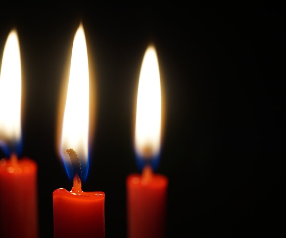 Обои свечи, пламя, огонь, черный фон, candles, flame, fire, black background разрешение 6000x4000 Загрузить