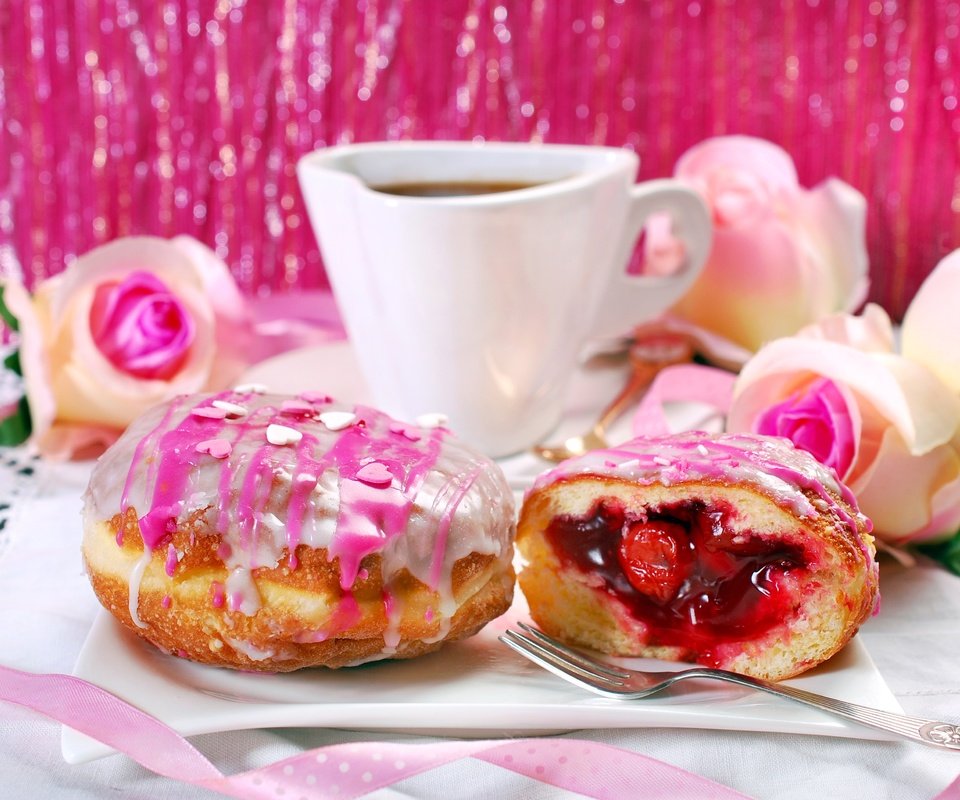 Обои фон, розы, кофе, пончики, выпечка, десерт, глазурь, варенье, background, roses, coffee, donuts, cakes, dessert, glaze, jam разрешение 3872x2592 Загрузить