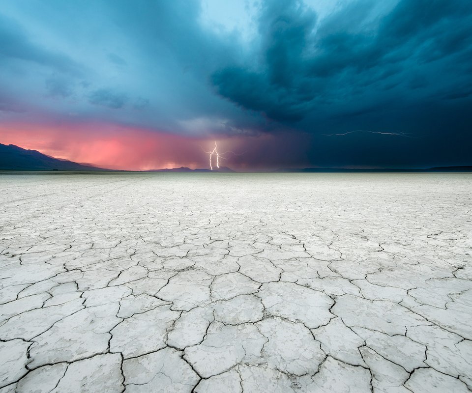 Обои земля, пейзаж, молния, пустыня, гроза, terrance siemon, earth, landscape, lightning, desert, the storm разрешение 1920x1200 Загрузить