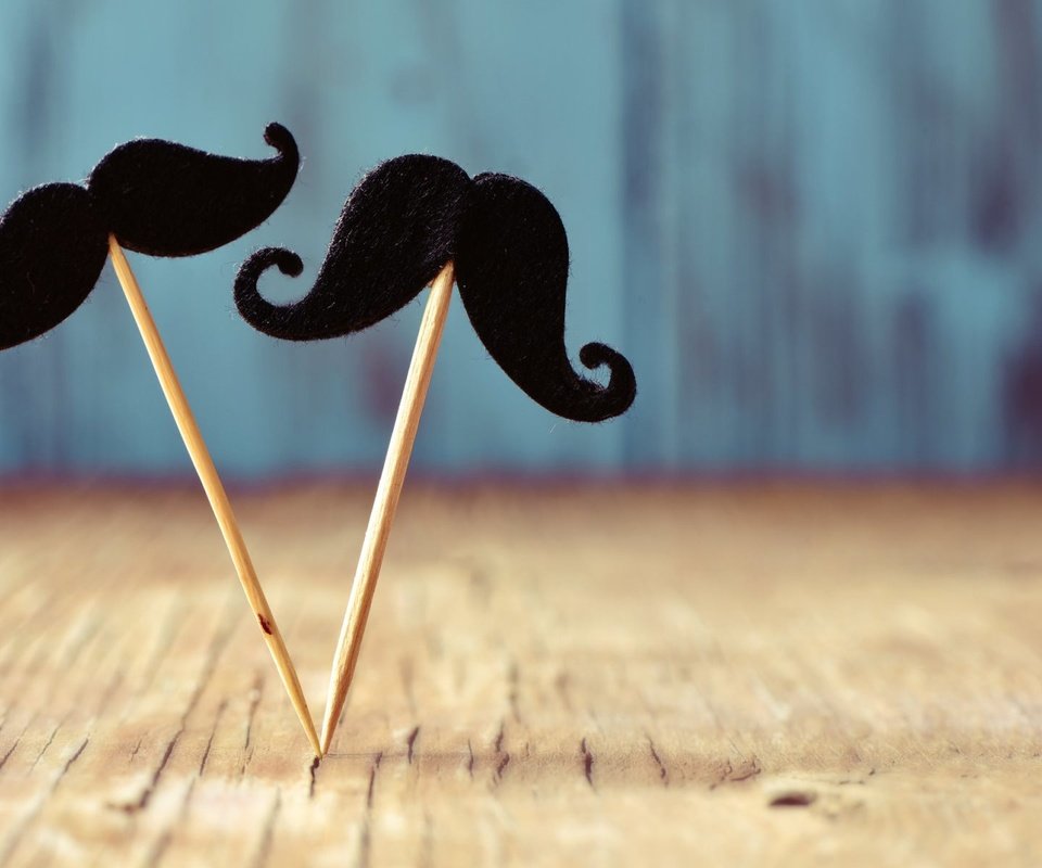 Обои усы, палочки, деревянная поверхность, mustache, sticks, wooden surface разрешение 1920x1200 Загрузить