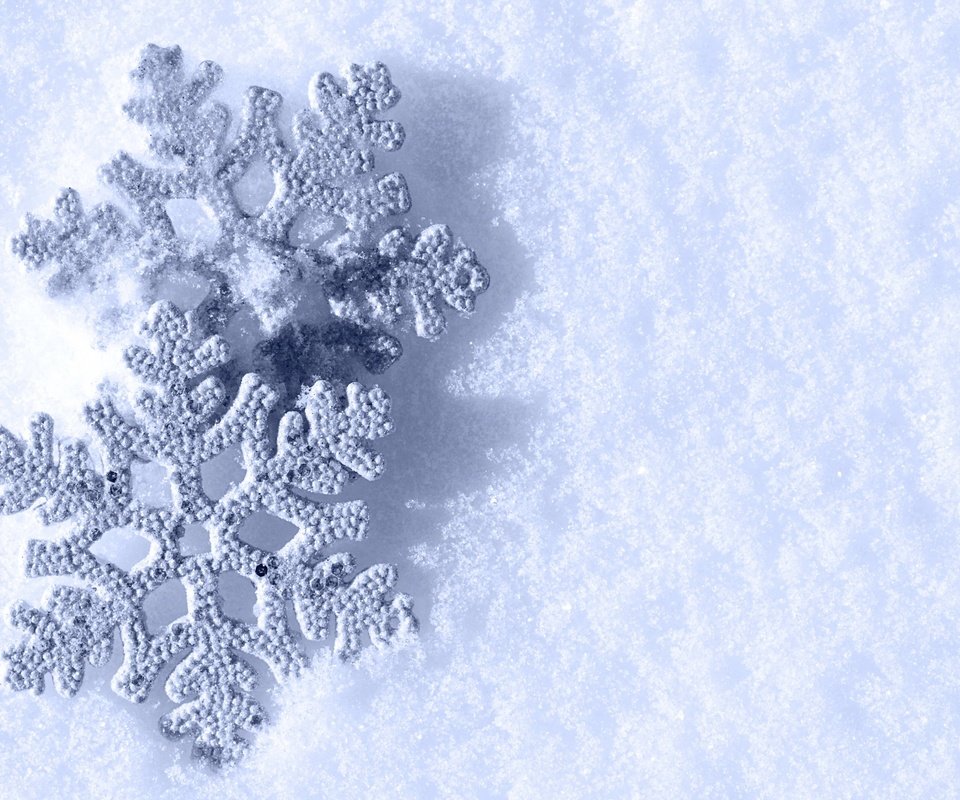 Обои снег, зима, макро, снежинки, snow, winter, macro, snowflakes разрешение 2880x1800 Загрузить
