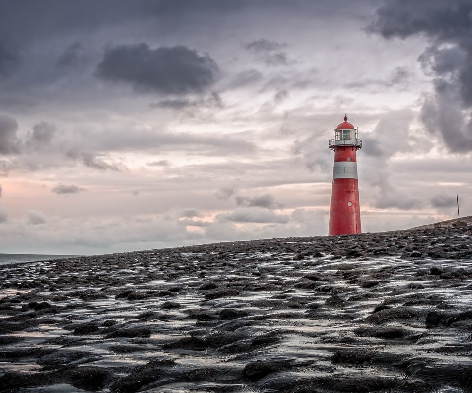 Обои небо, облака, пейзаж, море, маяк, горизонт, побережье, the sky, clouds, landscape, sea, lighthouse, horizon, coast разрешение 4019x2535 Загрузить