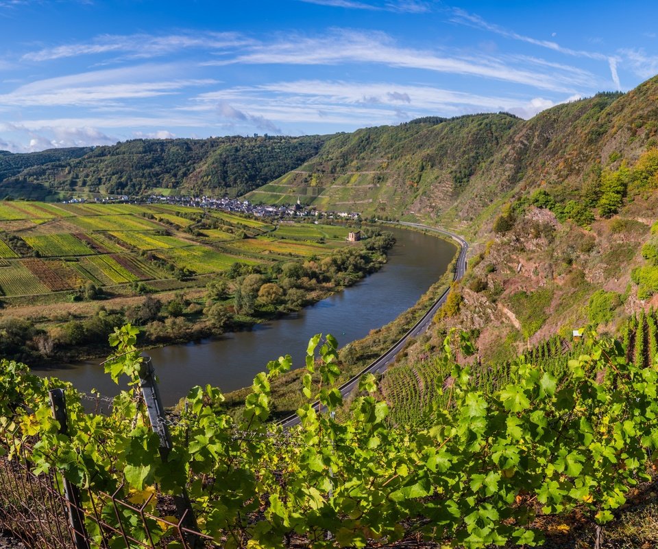 Обои небо, холмы, пейзаж, речка, германия, виноградники, the sky, hills, landscape, river, germany, the vineyards разрешение 5120x3003 Загрузить