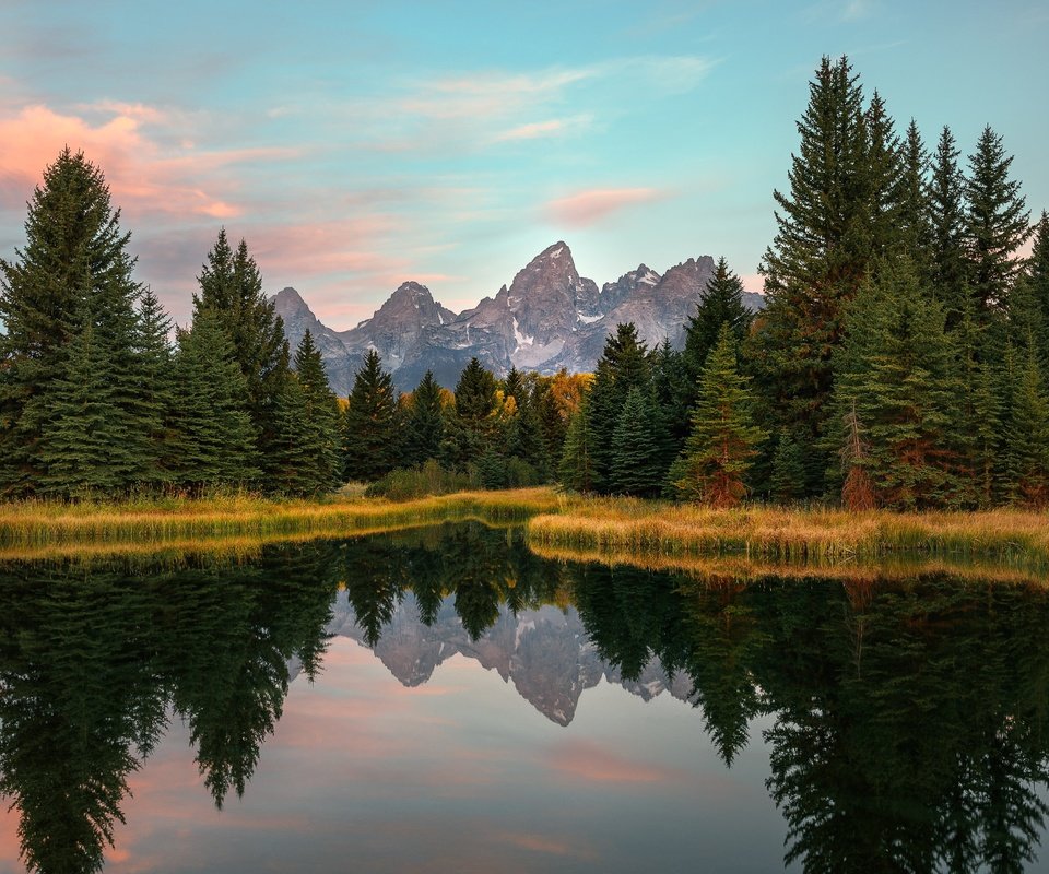 Обои озеро, горы, лес, отражение, водоем, lake, mountains, forest, reflection, pond разрешение 3072x2048 Загрузить