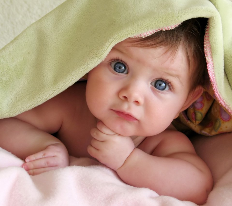 Обои взгляд, ребенок, малыш, голубые глаза, look, child, baby, blue eyes разрешение 2560x1600 Загрузить