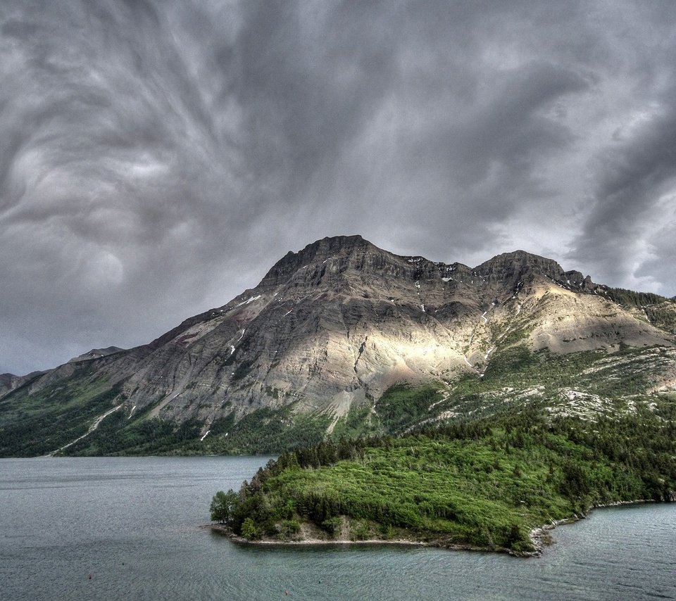 Обои облака, вода, горы, clouds, water, mountains разрешение 1920x1200 Загрузить