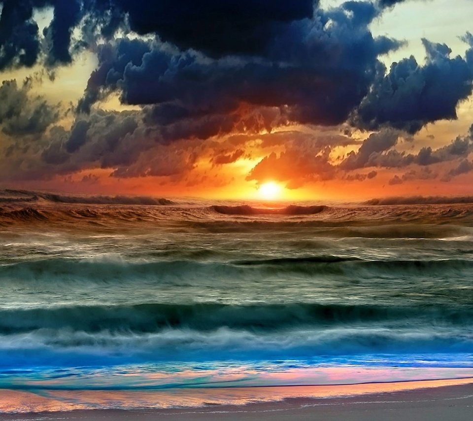 Обои небо, облака, вода, солнце, цвета, волны, закат, море, the sky, clouds, water, the sun, color, wave, sunset, sea разрешение 1920x1200 Загрузить