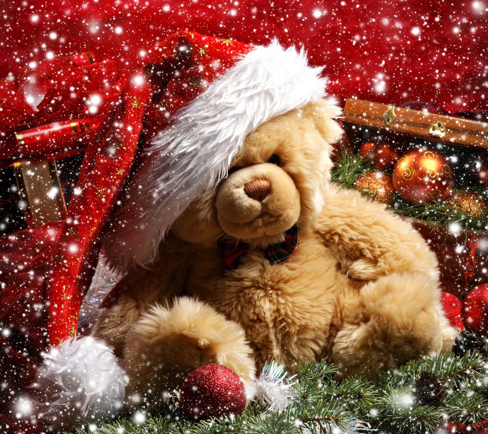 Обои снег, плюшевый медведь, новый год, шары, украшения, мишка, шишка, подарок, ветка елки, snow, teddy bear, new year, balls, decoration, bear, bump, gift, christmas tree branch разрешение 2560x2188 Загрузить