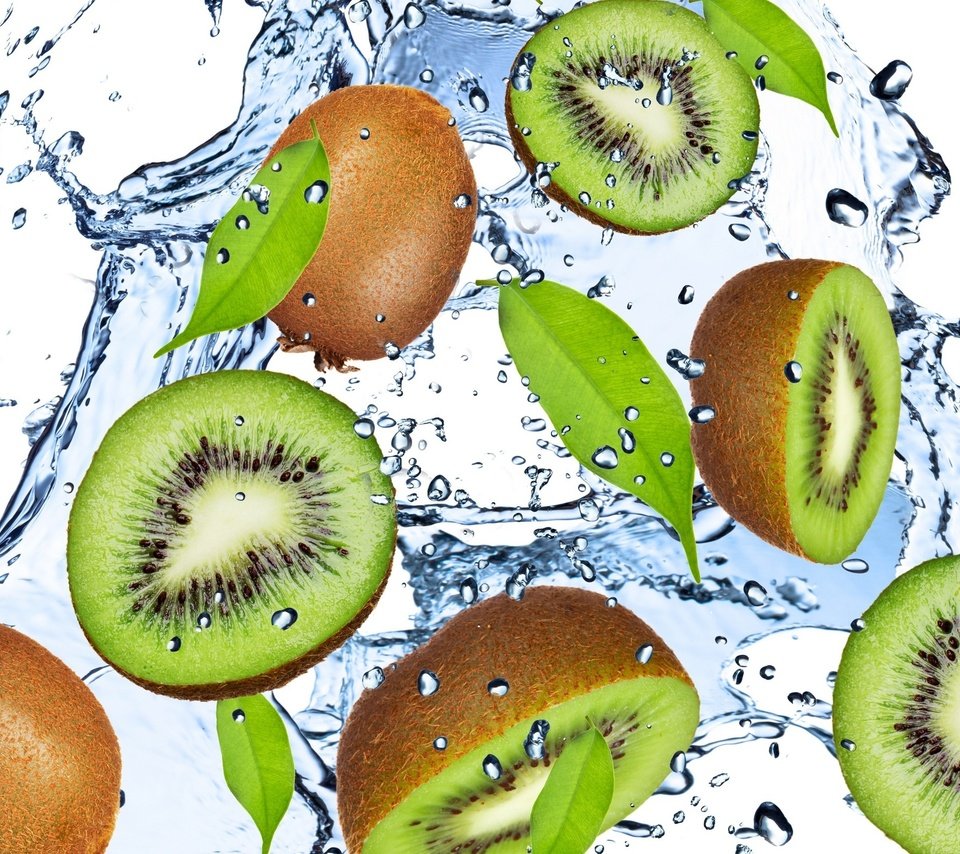 Обои вода, зелёный, капли, свежесть, фрукты, брызги, киви, листики, water, green, drops, freshness, fruit, squirt, kiwi, leaves разрешение 2560x1600 Загрузить