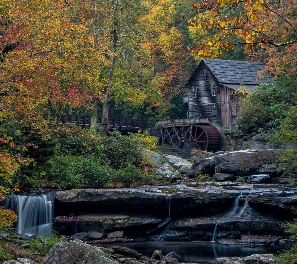 Обои мельница в осеннем лесу, mill in autumn forest разрешение 2560x1440 Загрузить