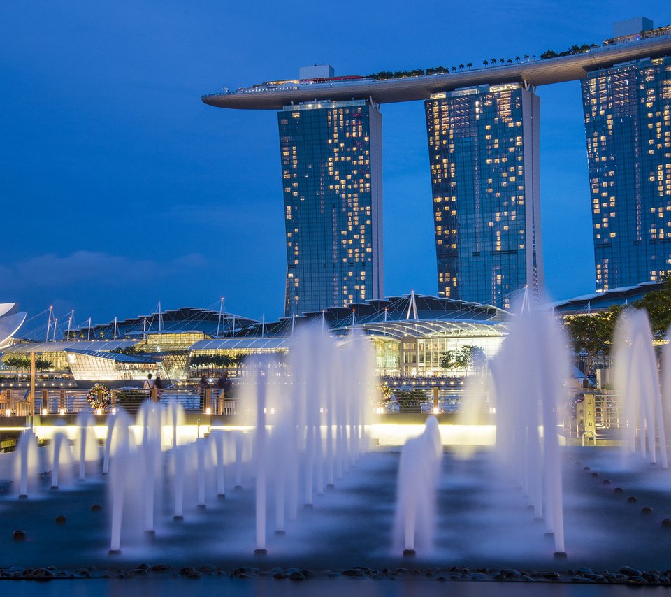 Обои огни, архитектура, голубая, фонтаны, неба, высотки, сингапур, gardens by the bay, ноч, night, lights, architecture, blue, fountains, sky, skyscrapers, singapore разрешение 1920x1080 Загрузить